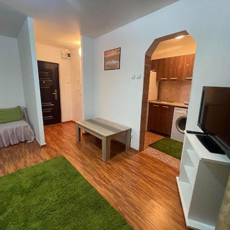 One Room Apartment Ptm Bukares Bagian luar foto
