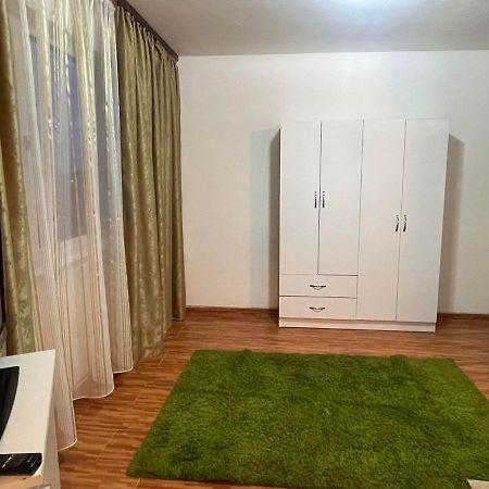 One Room Apartment Ptm Bukares Bagian luar foto