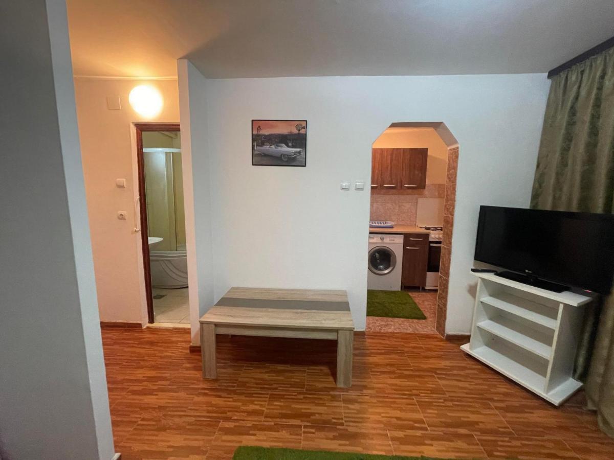 One Room Apartment Ptm Bukares Bagian luar foto