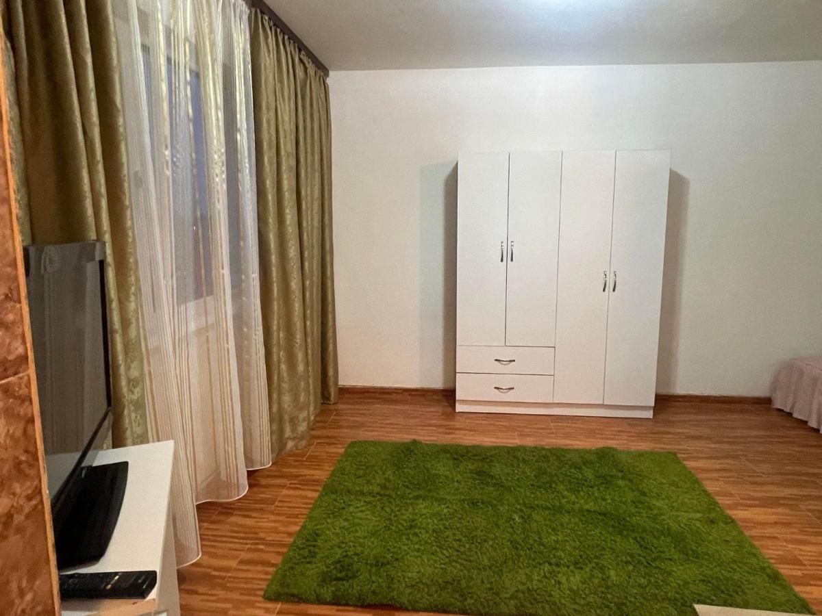 One Room Apartment Ptm Bukares Bagian luar foto