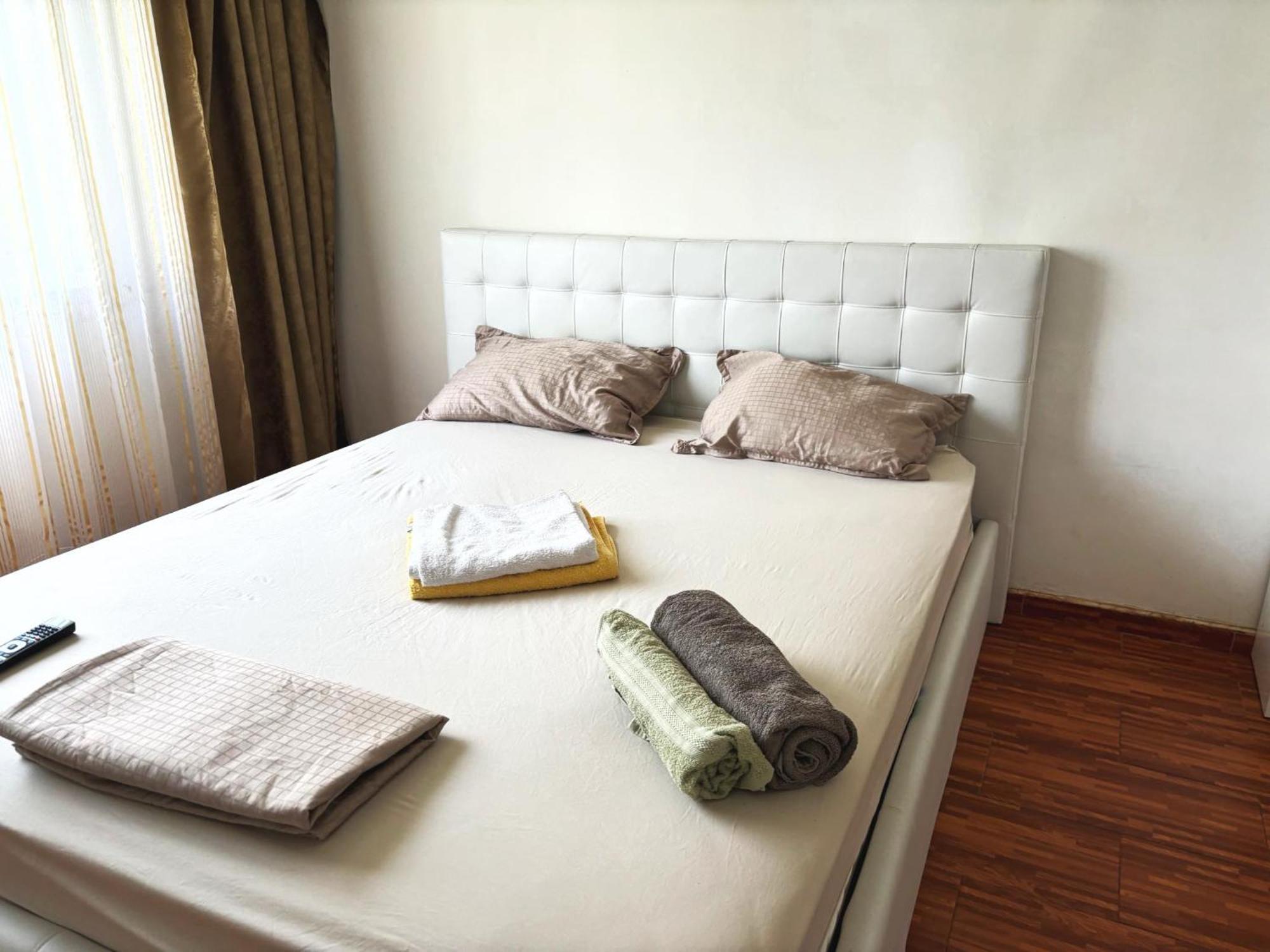 One Room Apartment Ptm Bukares Bagian luar foto